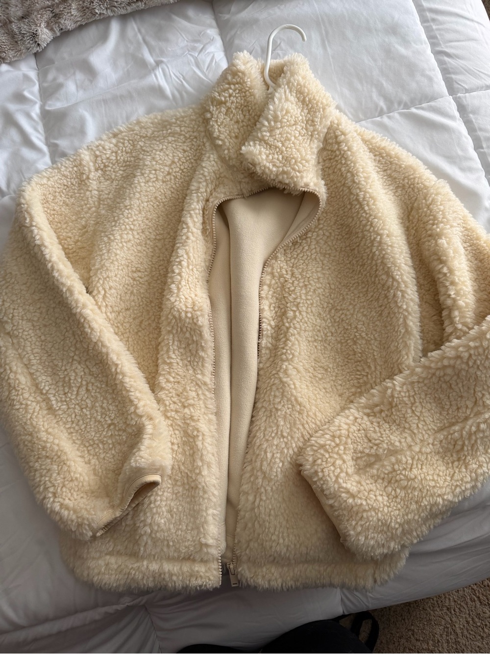 Uniqlo Cream Sherpa Zip Jacket